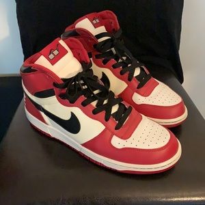 Mens size 11.5 BIG NIKE SPIKE LEE ADDITION